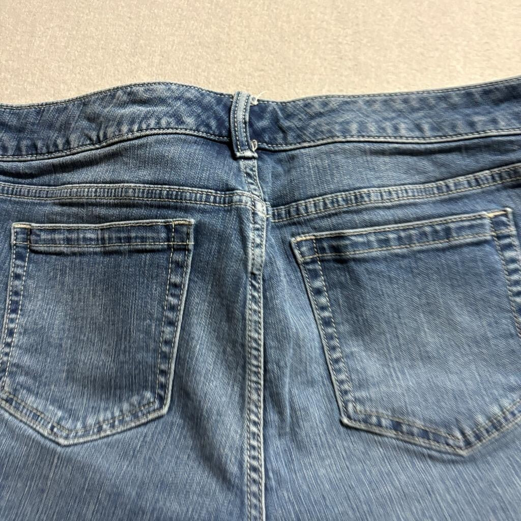 Torrid Denim Shorts Womens Plus Size 14 Blue Stretch Mid Rise Bermuda Jean