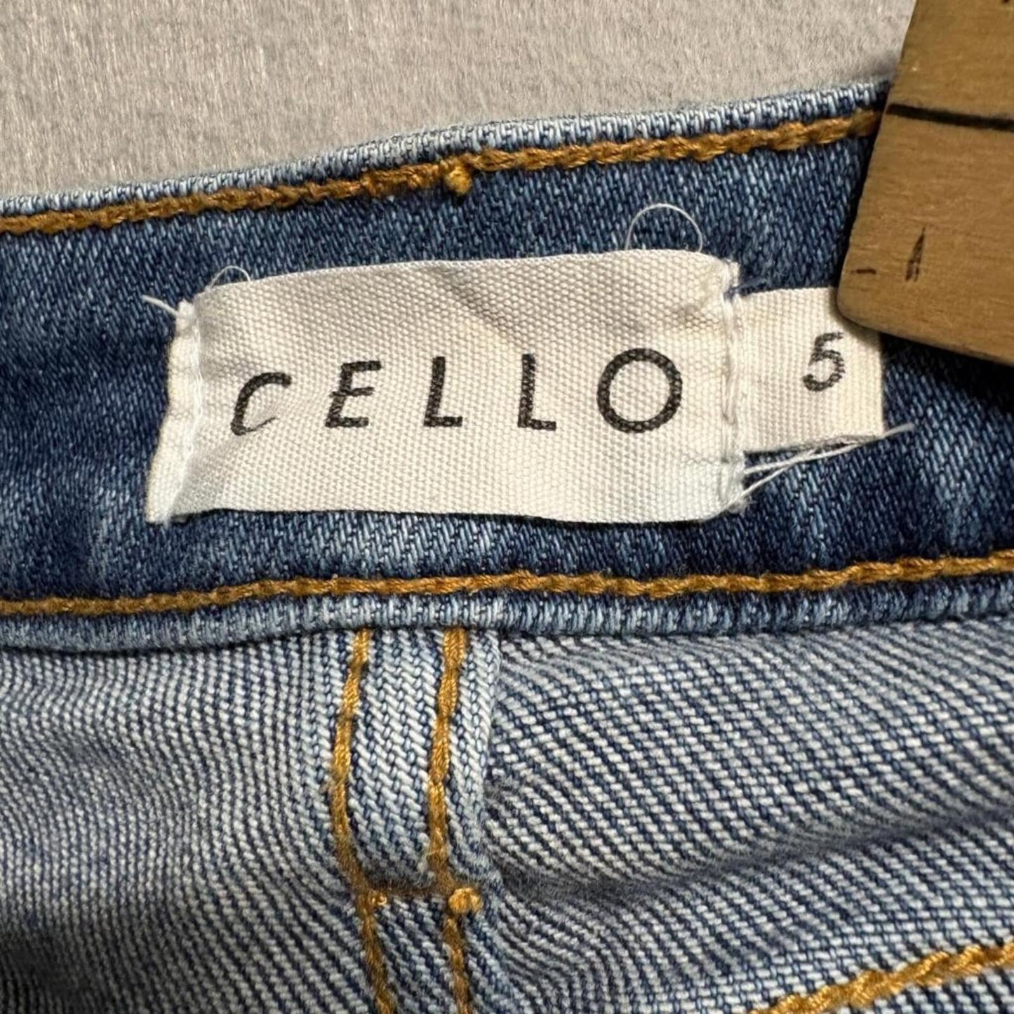 Cello Jeans Womens Size 5 Blue High Rise Mom Tapered Leg Distressed Denim