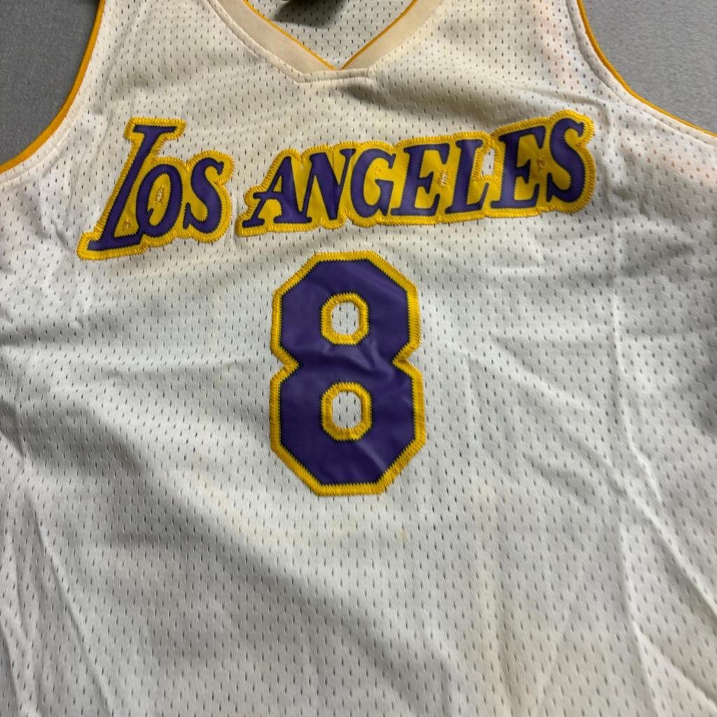 Kobe Bryant Los Angeles Lakers AGMI Jersey Mens XL White Mesh Number