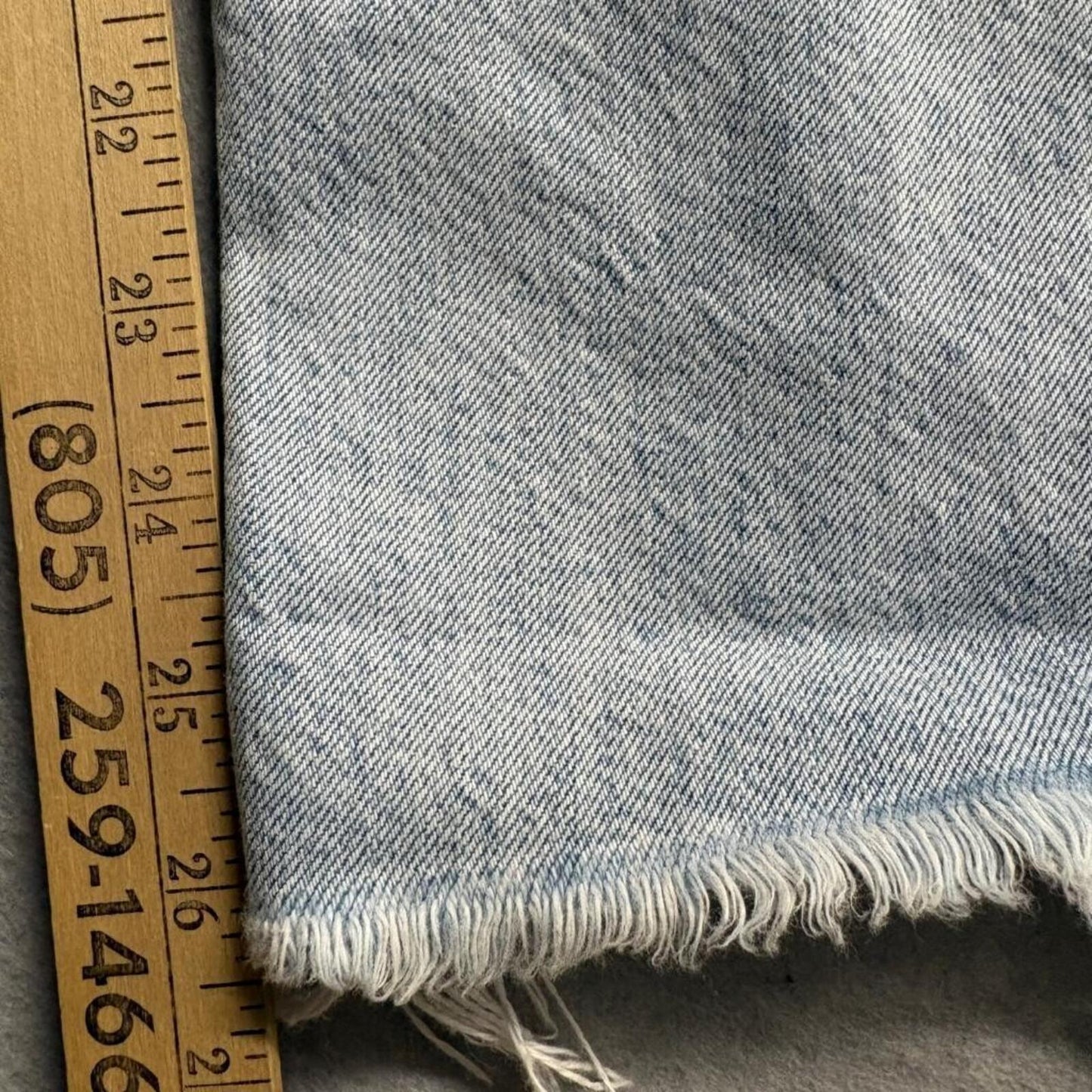 American Eagle 90s Boyfriend Jeans Womens Size 2 Light Wash Distressed Raw Hem