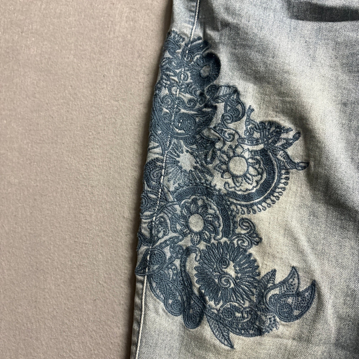 Jeans by Buffalo Womens Size 32 12 Nara Ankle Grazer Embroidered Light Wash