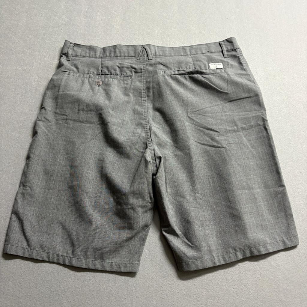 Quiksilver Mens Chino Shorts Size 38 Gray Plaid Textured Regular Fit Flat Front