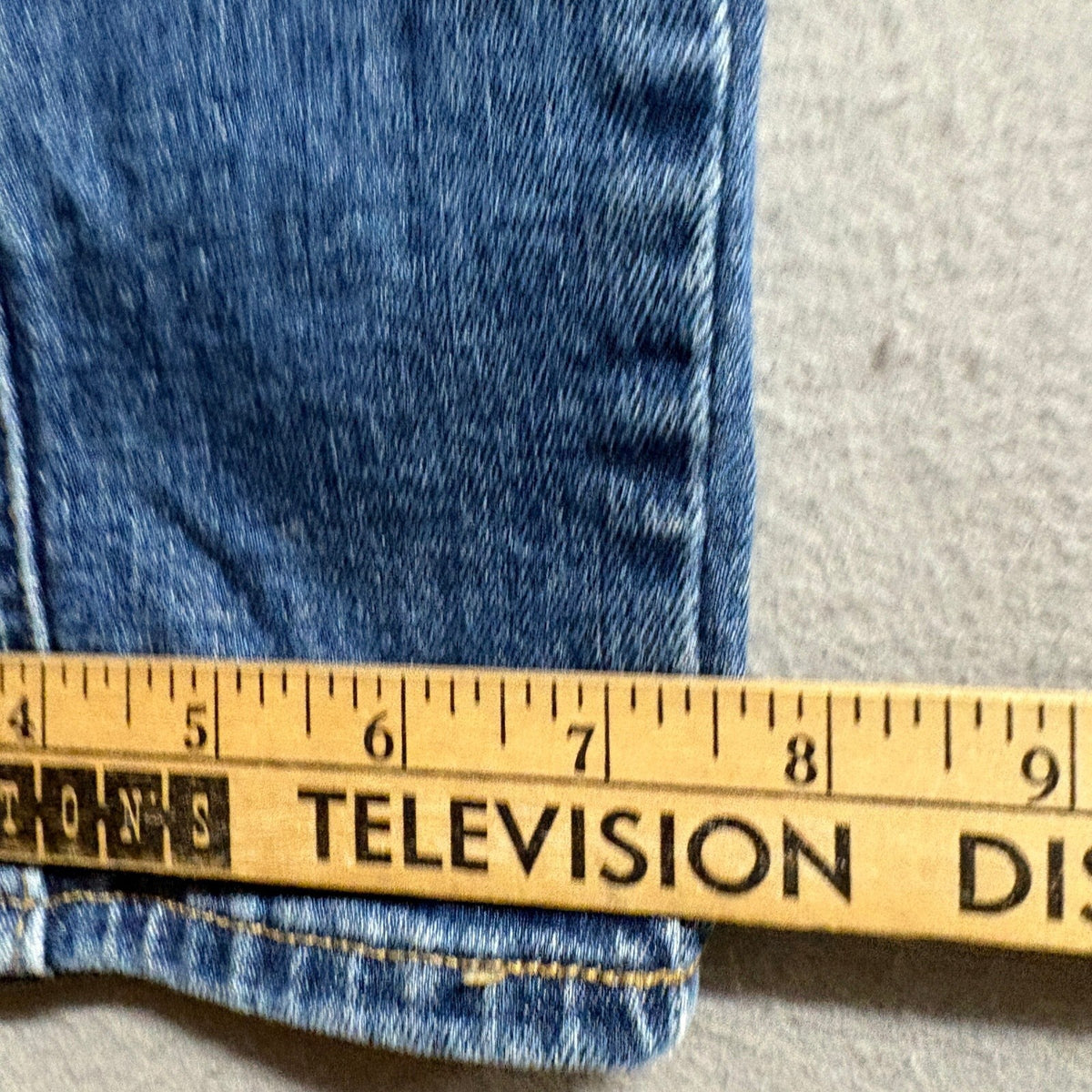 Old Navy Seamed Front Straight Leg Jeans Womens Size 14 Medium Wash Denim