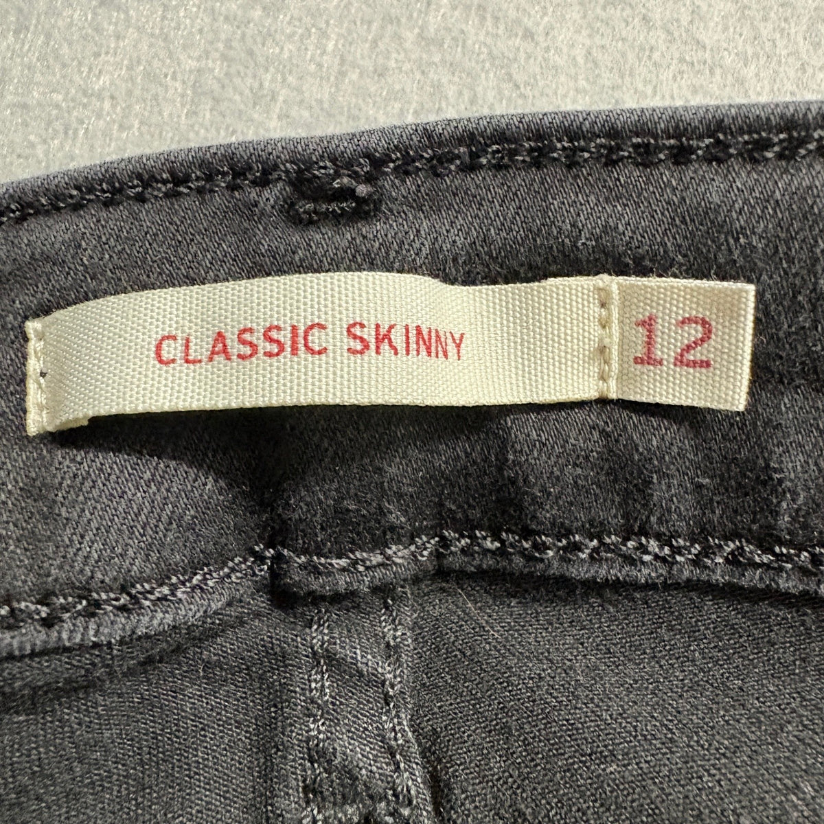 Levi's Classic Skinny Jeans Womens 12M Black Denim Stretch Pants W31 L30
