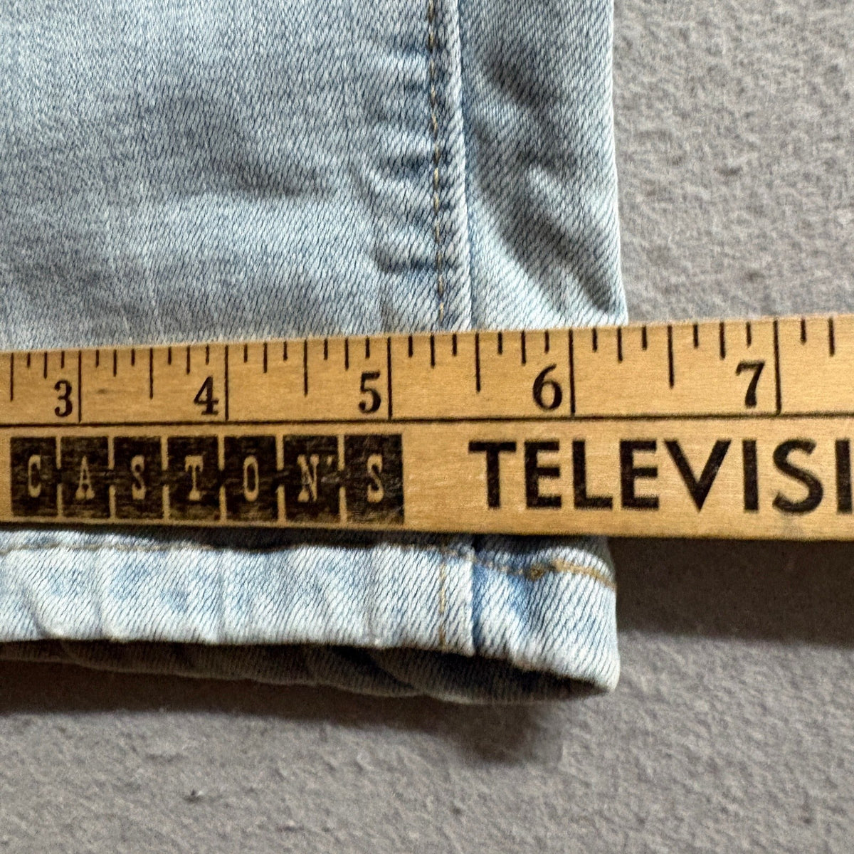 Levis Boyfriend Jeans Womens 28 Light Wash Blue Denim W28 L27