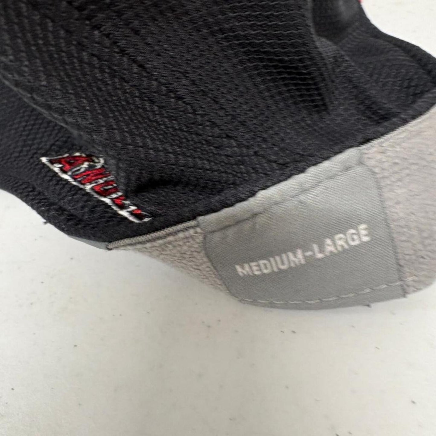 Los Angeles Angels New Era 39THIRTY Stretch Fit Hat Cap Medium-Large Black Red