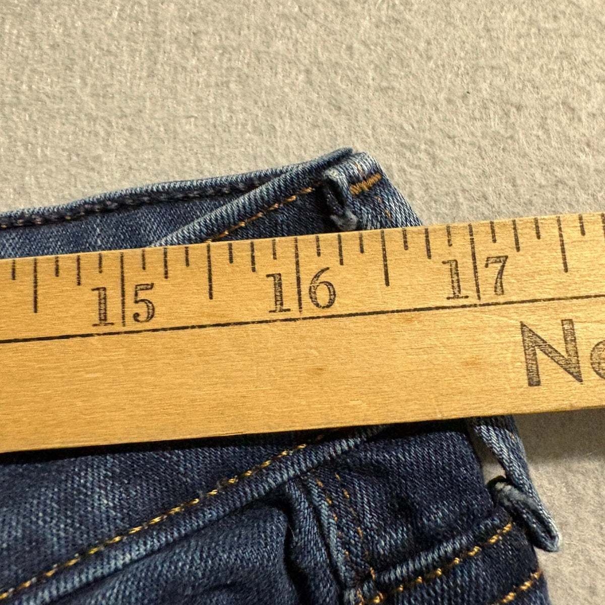 Levis Mid Rise Skinny Jeans Womens Size 14 Medium Dark Wash Blue Stretch Denim