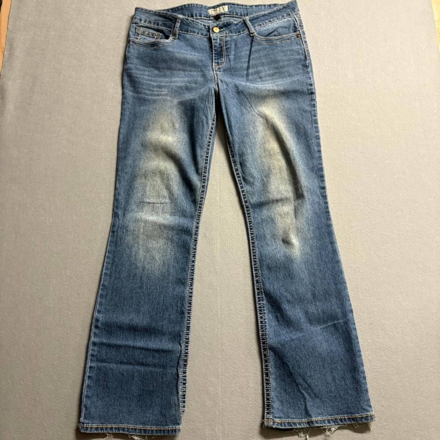 LEI Ashley Low Rise Slim Bootcut Jeans Womens 17 Regular Blue Denim Embroidered