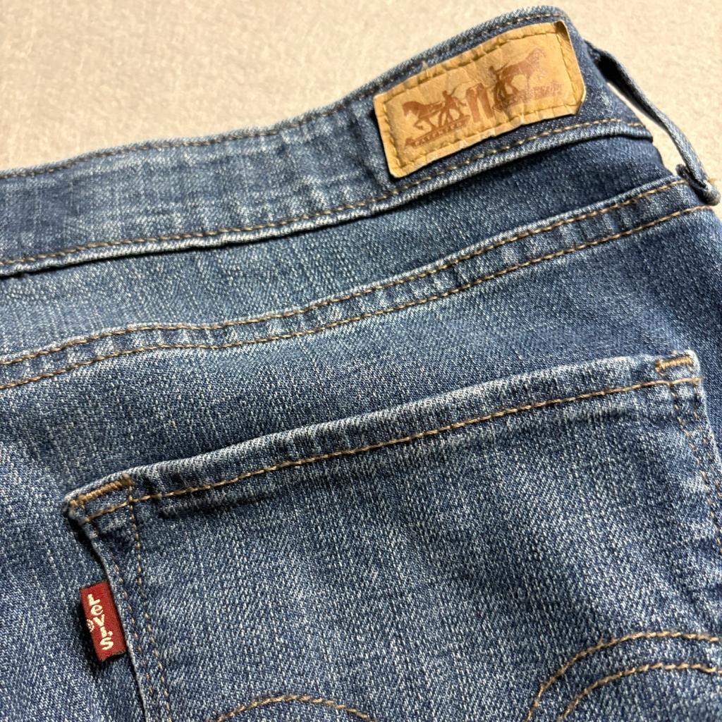 Levis 525 Perfect Waist Straight Leg Jeans Womens Size 12M Blue Denim Stretch