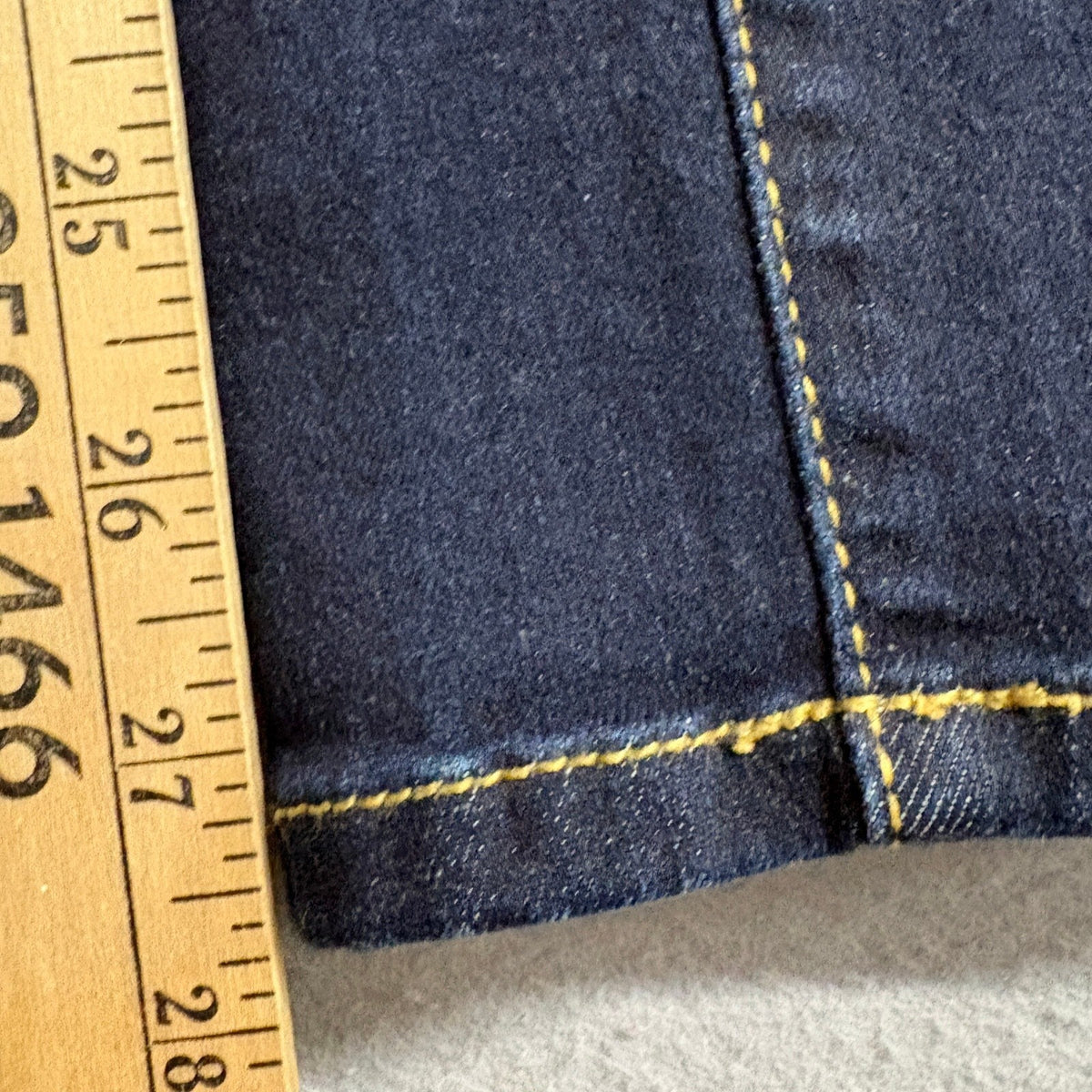 Mossimo Denim Womens Mid Rise Jegging Jeans Size 2 26R Dark Wash Distressed