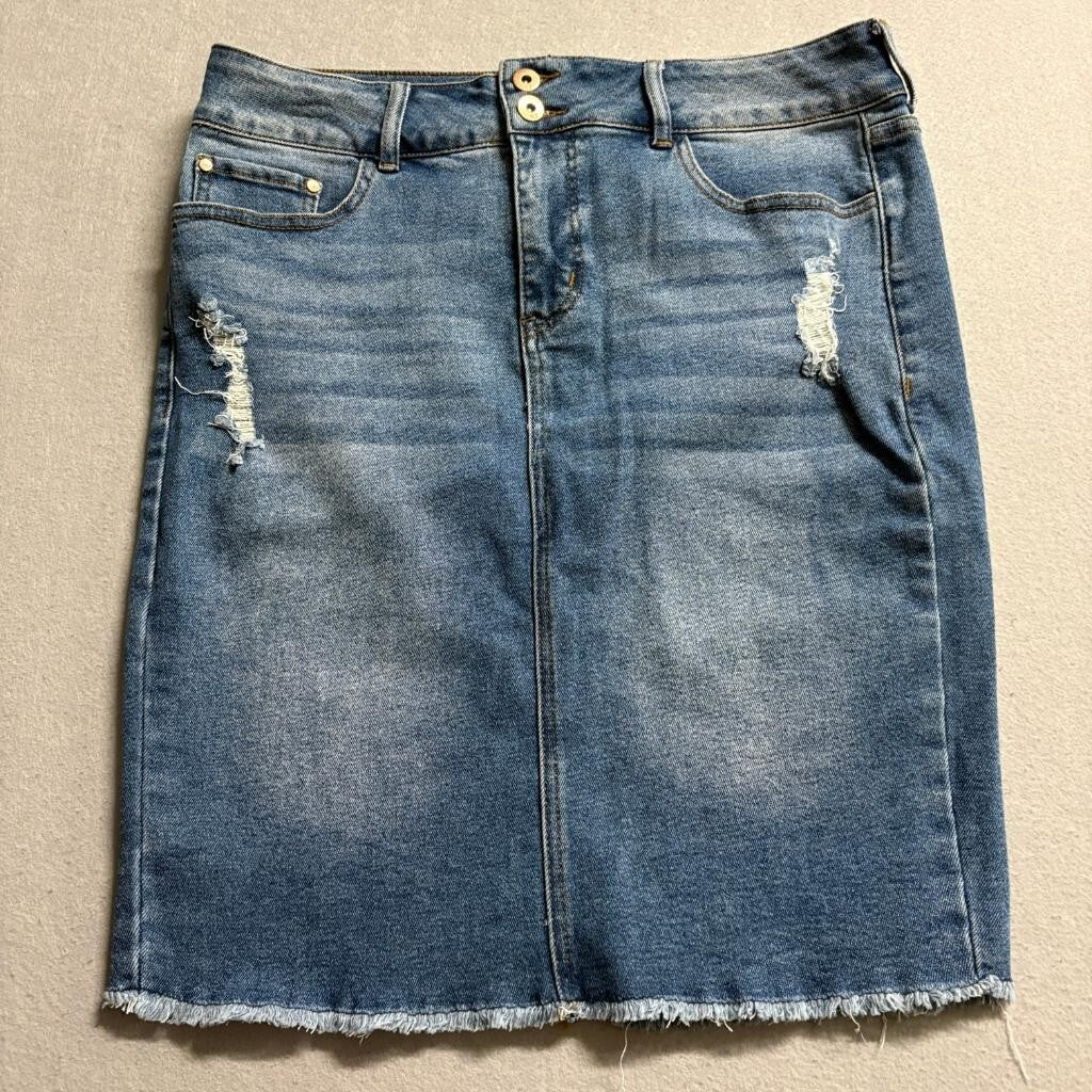 !iT Tatiana Denim Skirt Womens Size 12 Blue Distressed Frayed Hem Jean Skirt