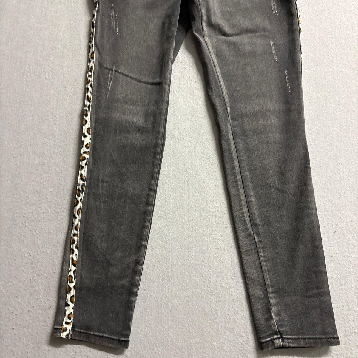 Mashed Potatoes Womens Size 28 Gray Leopard Side Stripe Mid Rise Skinny Jeans