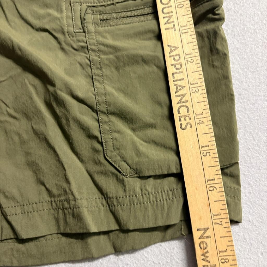 REI Co-op Sahara Cargo Shorts Womens Size 8 Green Nylon Spandex Hiking Outdoor