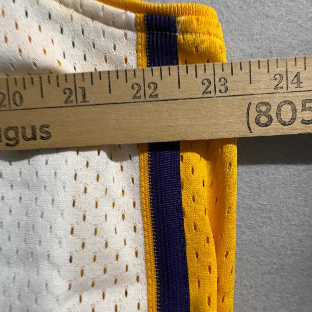 Kobe Bryant Los Angeles Lakers AGMI Jersey Mens XL White Mesh Number