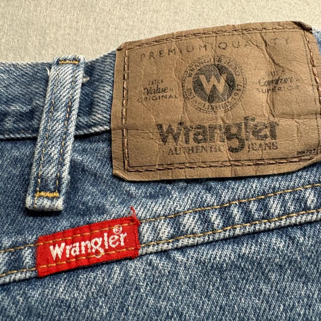 Wrangler Authentics Mens Jeans 40x30 Regular Fit Blue Denim Medium Wash Cotton
