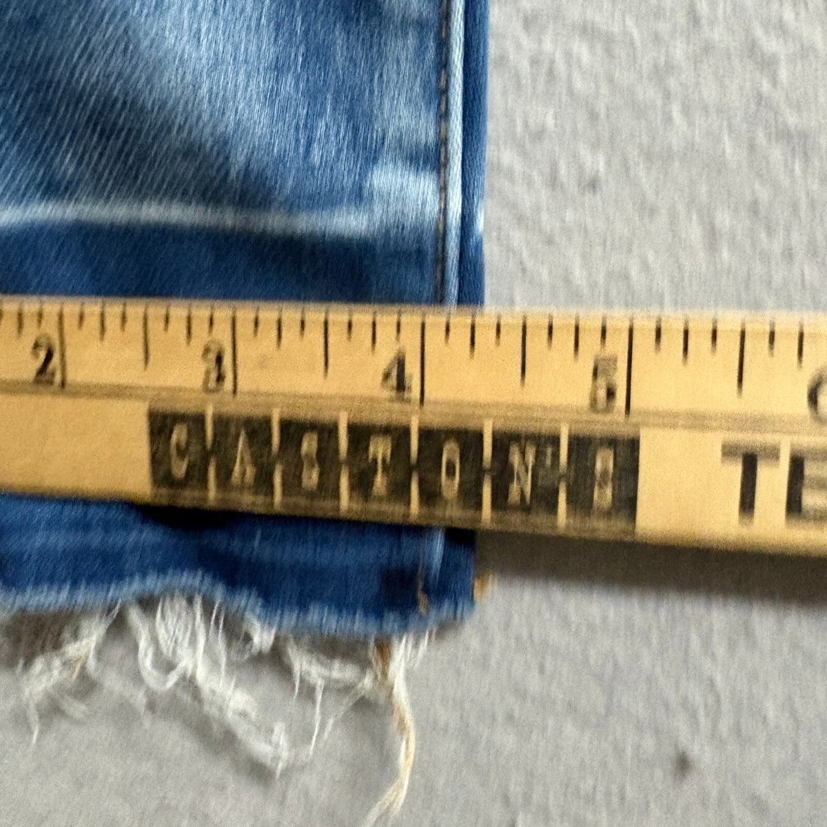 American Eagle Super Low Jegging Jeans Womens 4 Blue Distressed Raw Hem Stretch