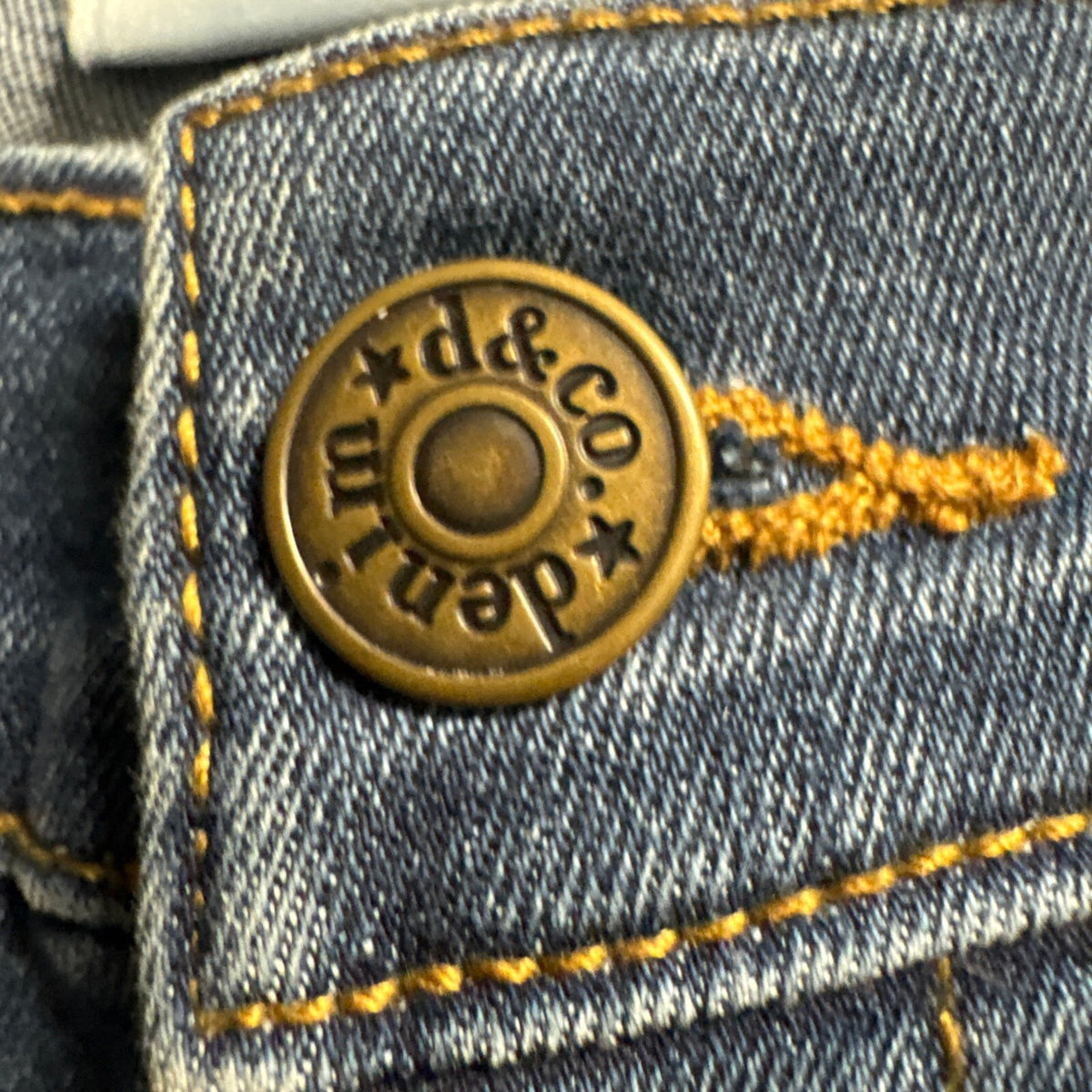 Denim & Co Womens Ankle Jeans Size 6P Blue Medium Wash Frayed Hem Stretch Petite