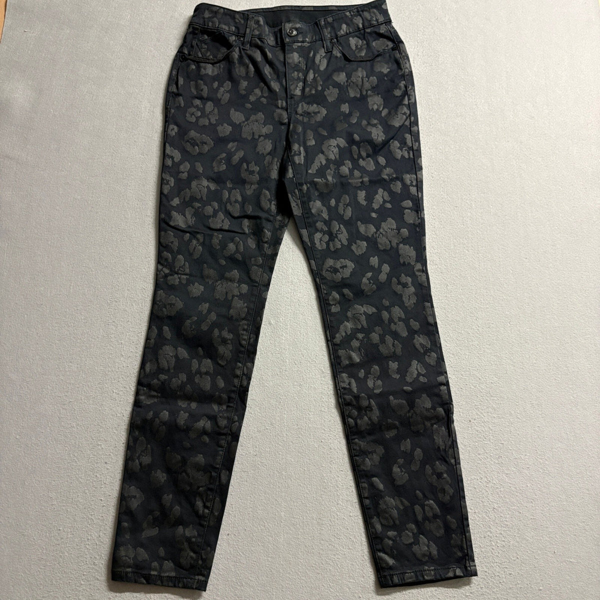 Chicos Jeans Womens 0.5R Black Gray Leopard Print Slim Leg Stretch Denim Pants