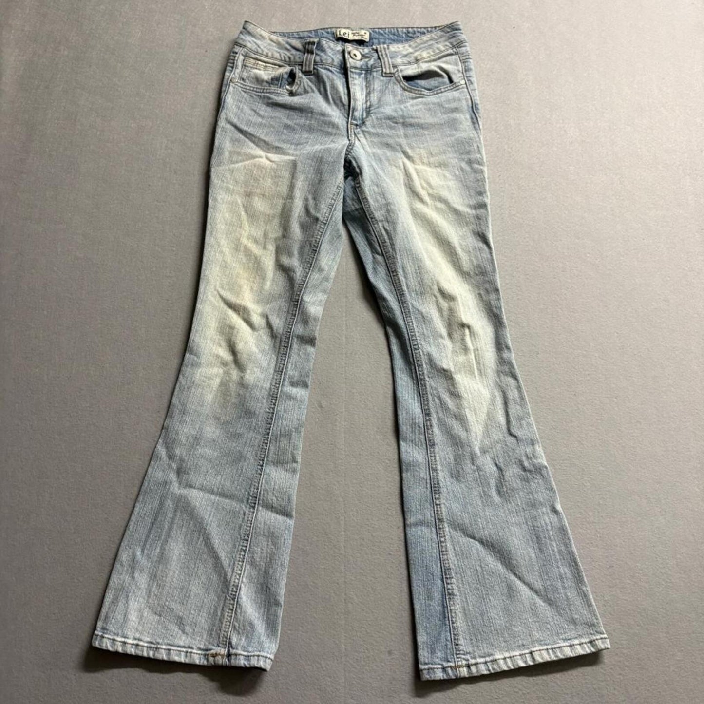 LEI Sophia Hiphugger Flare Jeans Womens 5 Short Light Wash Distressed Denim Y2K