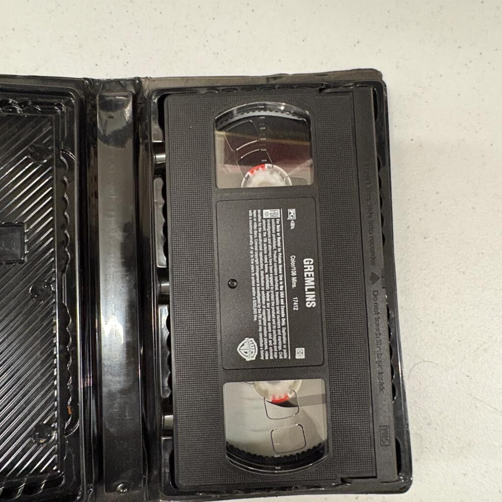 Gremlins VHS 1984 Clamshell Warner Home Video Steven Spielberg PG