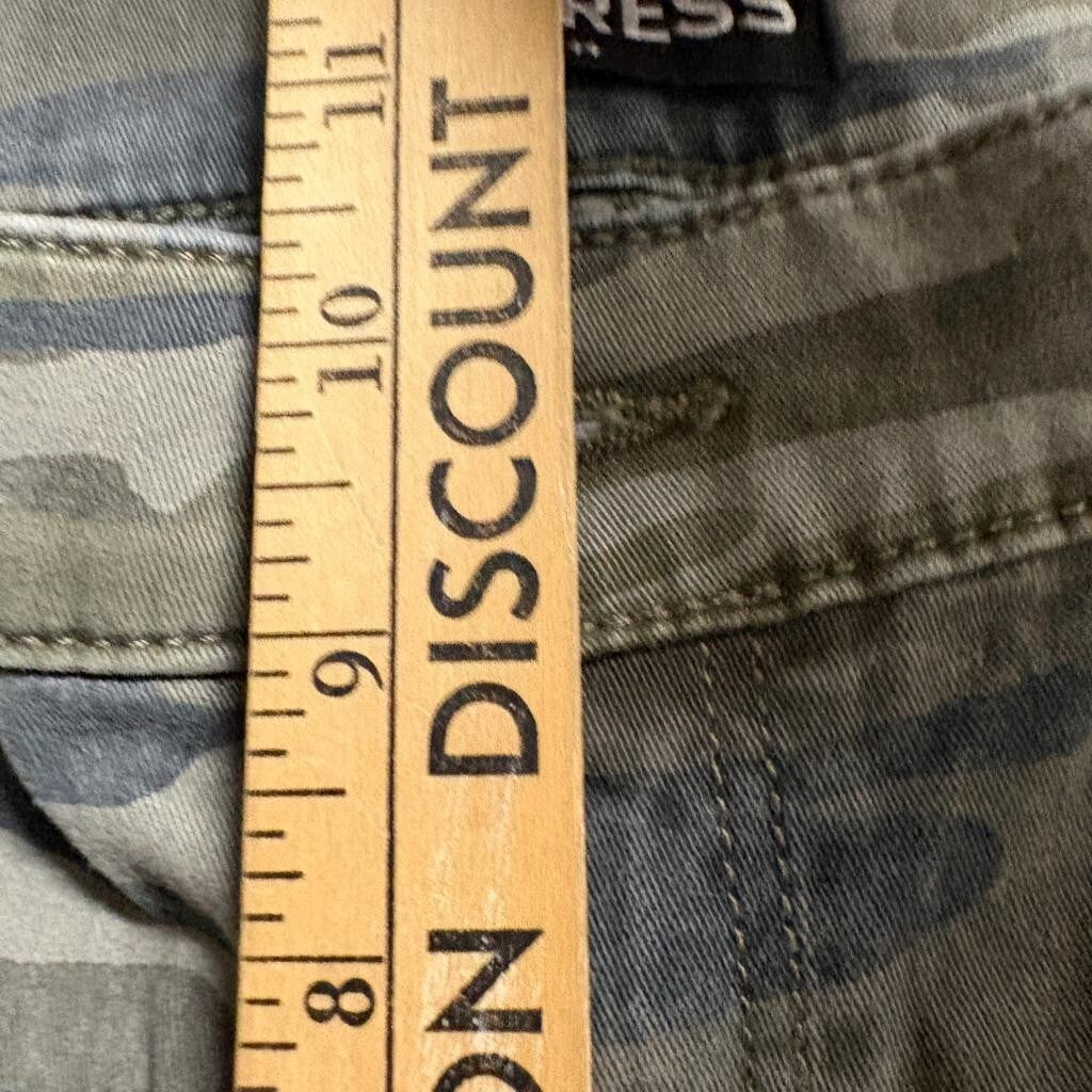 Express Camo Cropped Straight Pants Womens Size 4 High Rise Green Utility