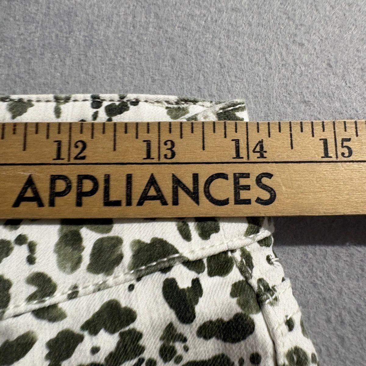 Tommy Bahama High Rise Ankle Jeans Womens 27 Green White Leopard Print Stretch