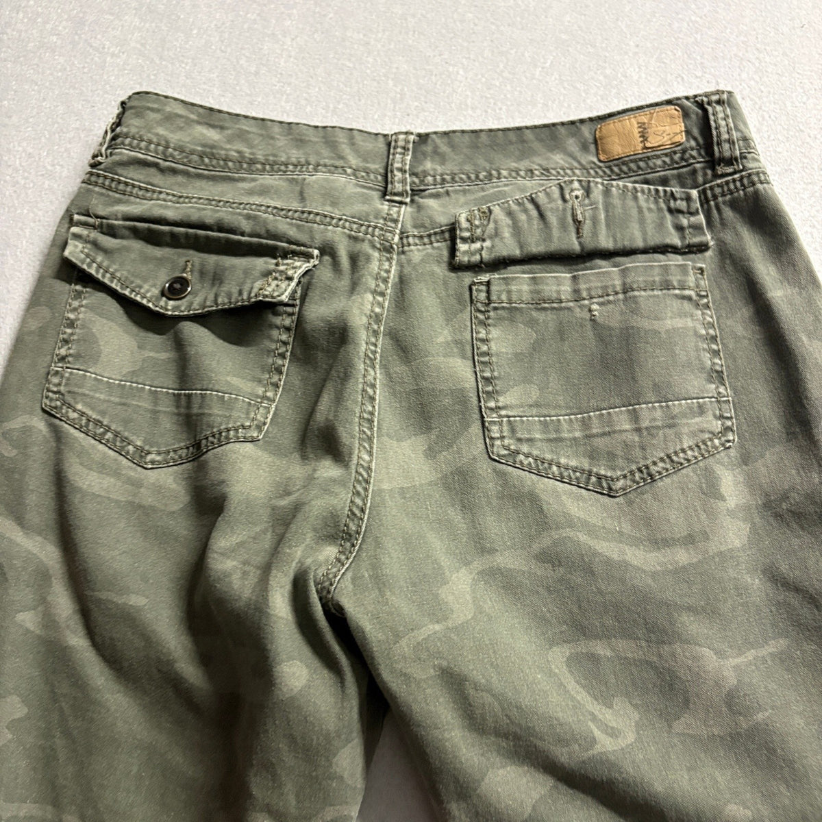 Supplies by Union Bay Camo Cargo Pants Womens Size 6 Green Utility Stretch Slim