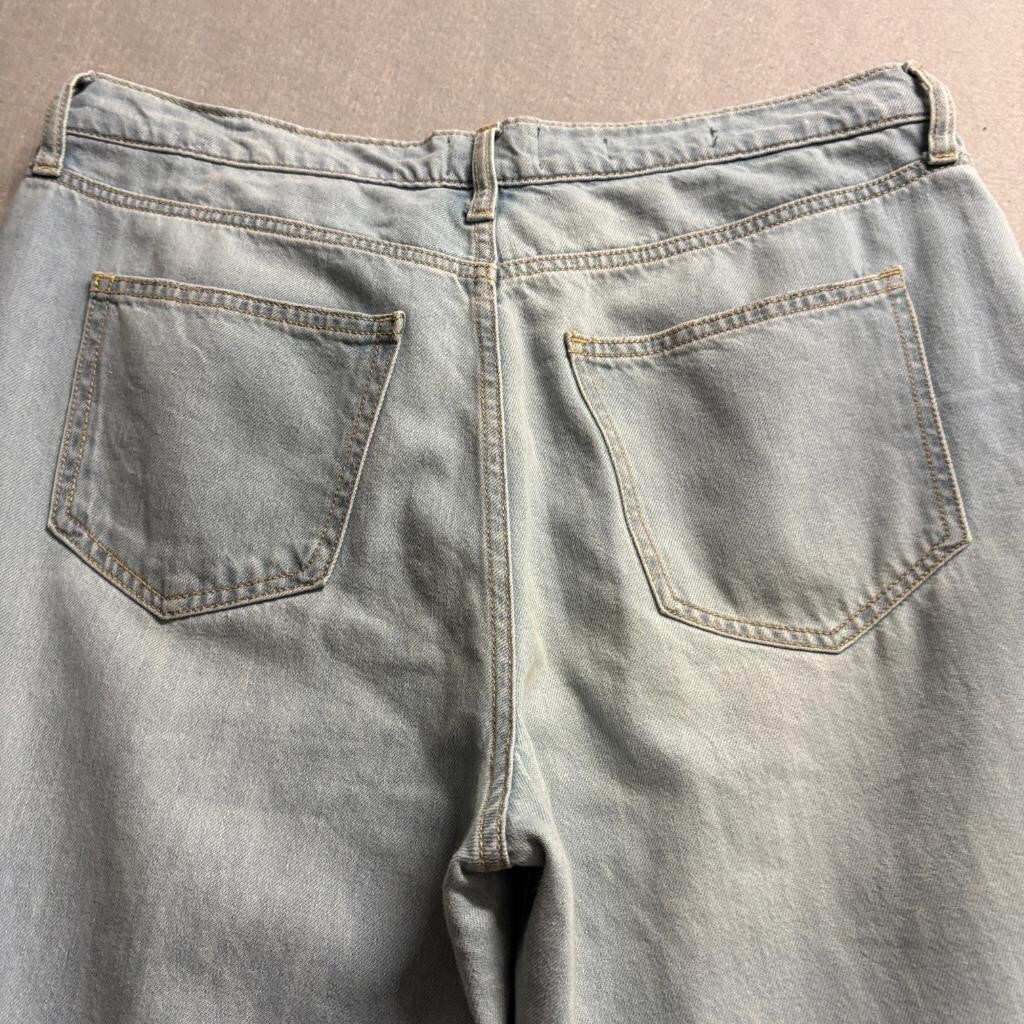 Universal Thread Boyfriend Jeans Womens 12R Light Wash Distressed Raw Hem Cotton