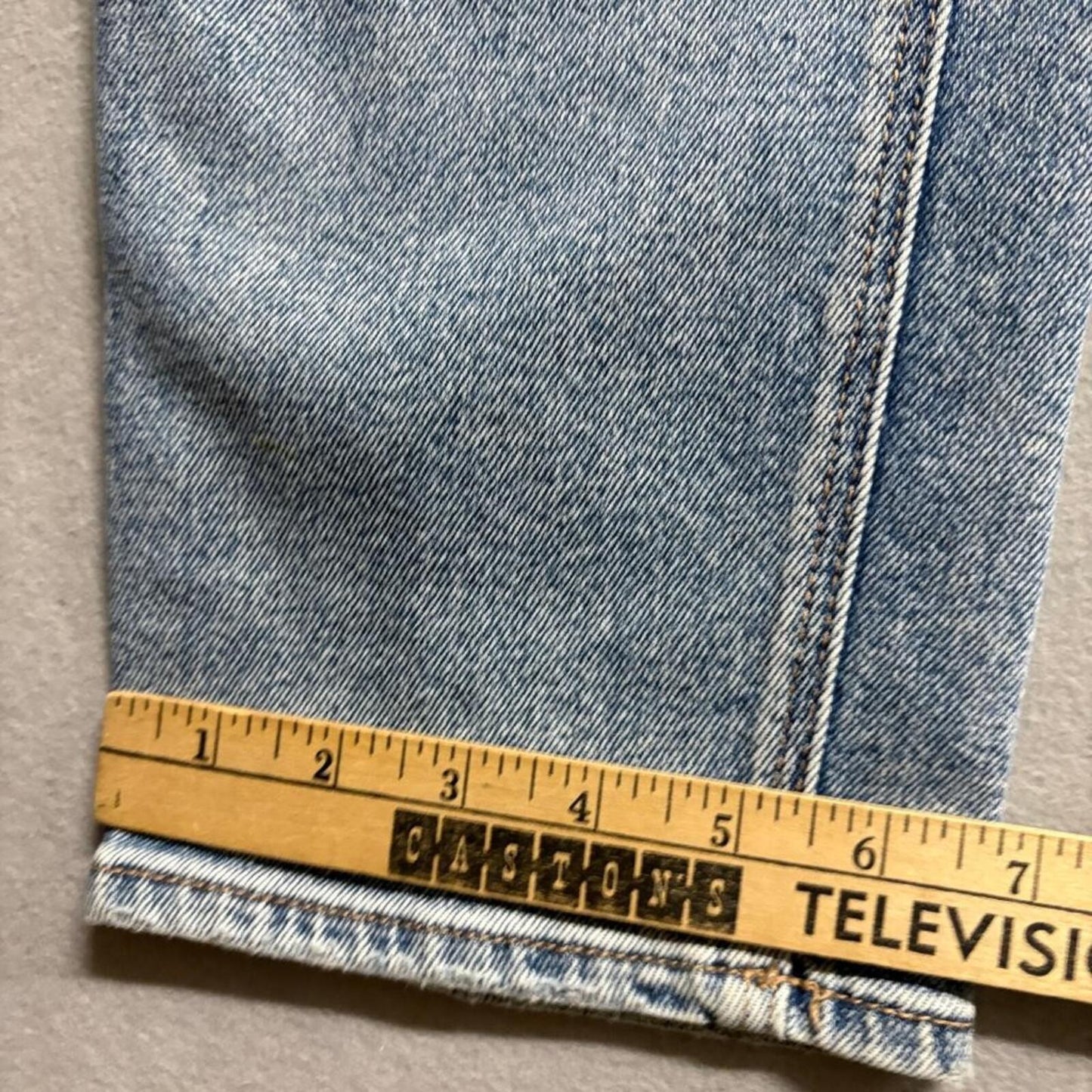 American Eagle Highest Rise Mom Jeans Womens 8 Regular Blue Distressed Pockets
