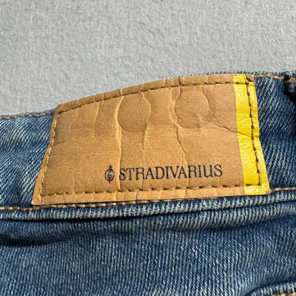 Stradivarius Womens High Waist Mom Jeans Blue Denim Slim Tapered Size US 4 26x28