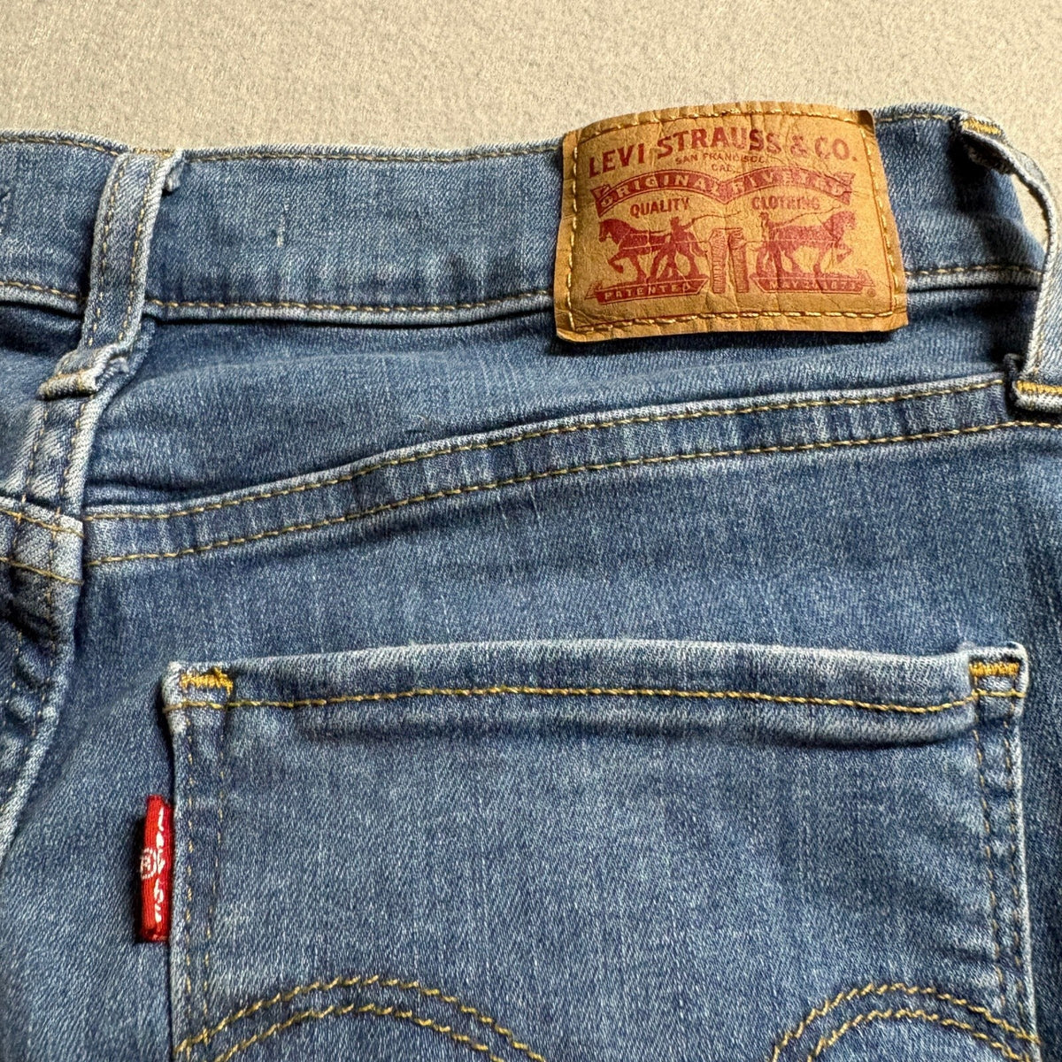 Levi's 720 High Rise Super Skinny Jeans Womens 27x30 Distressed Blue Denim