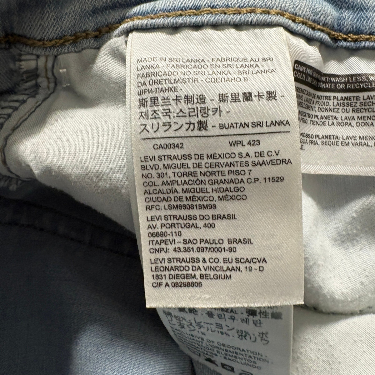Levis Boyfriend Jeans Womens 28 Light Wash Blue Denim W28 L27