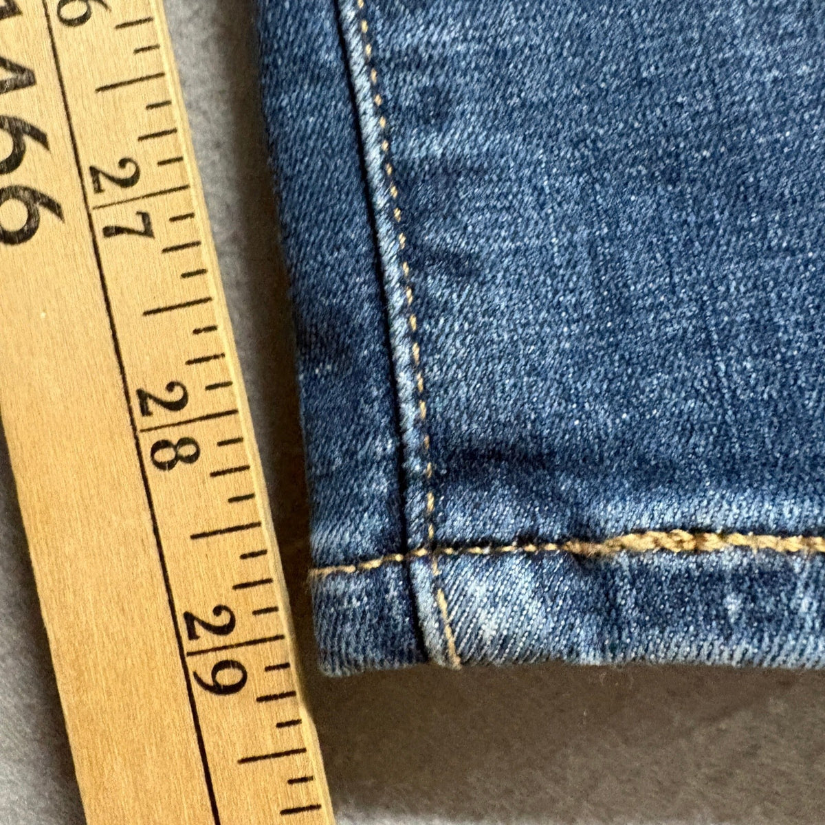Levis 711 Skinny Jeans Womens Size 28 Medium Wash Stretch Denim Blue Pants