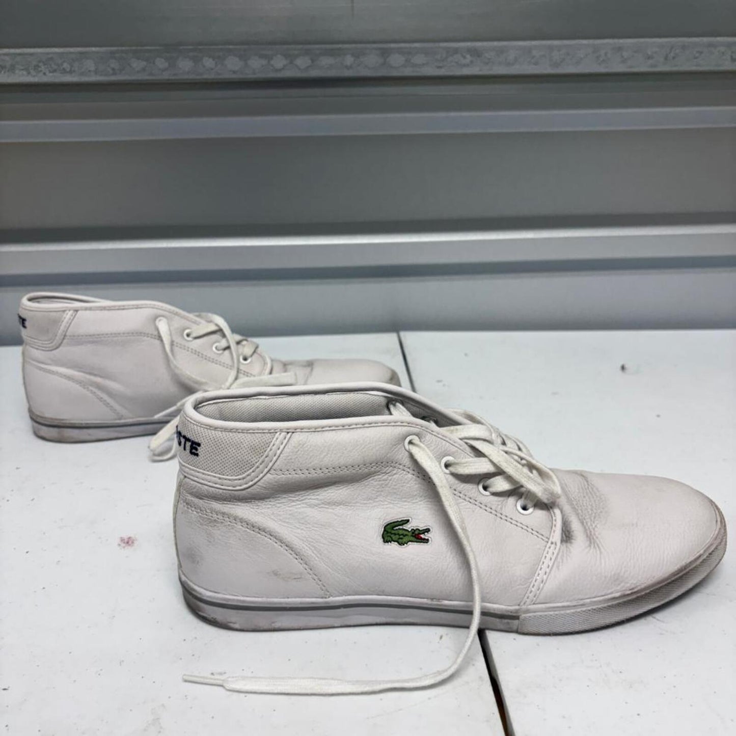 Lacoste Ampthill LCR Mens Size 11 White Leather Mid Top Casual Sneakers