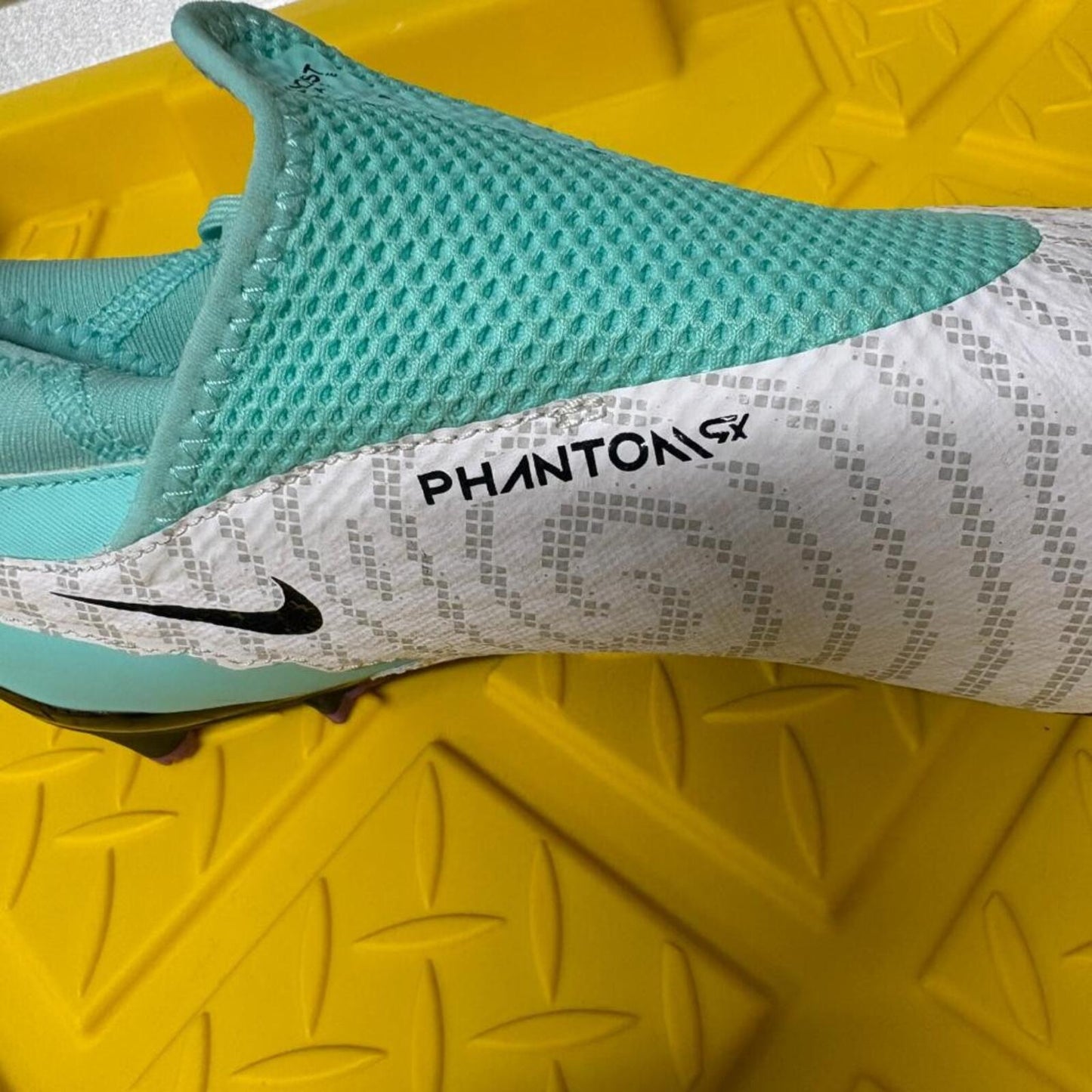 Nike Phantom GX Academy DF FG MG Mens Size 8 Soccer Cleats White Teal DD9472-300