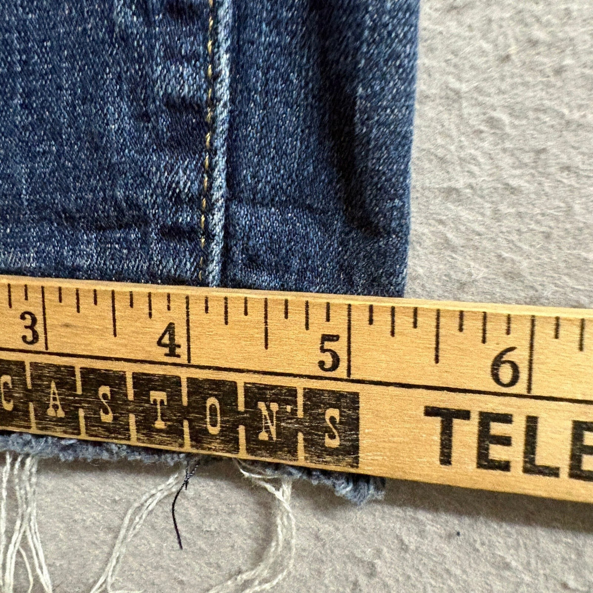 Levi's 711 Skinny Jeans Women's 28 Blue Distressed Knee Raw Hem Denim Pants