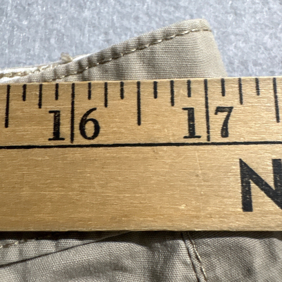 Gloria Vanderbilt Womens Size 10 Beige Stretch Cargo Cropped Pants Ruched Hem