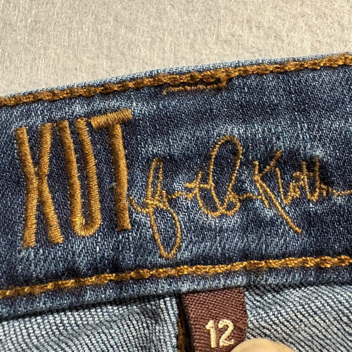 KUT from the Kloth Blue Jeans Womens Size 12 Straight Leg Medium Wash Stretch
