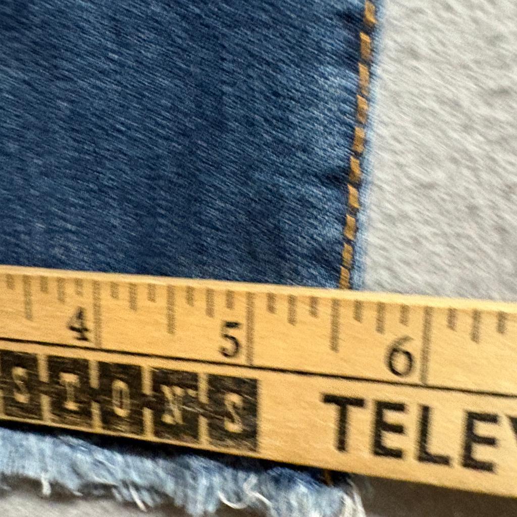 Bandolino Mandie Lisbeth Embroidered Jeans Womens Size 8 Blue Denim Raw Hem