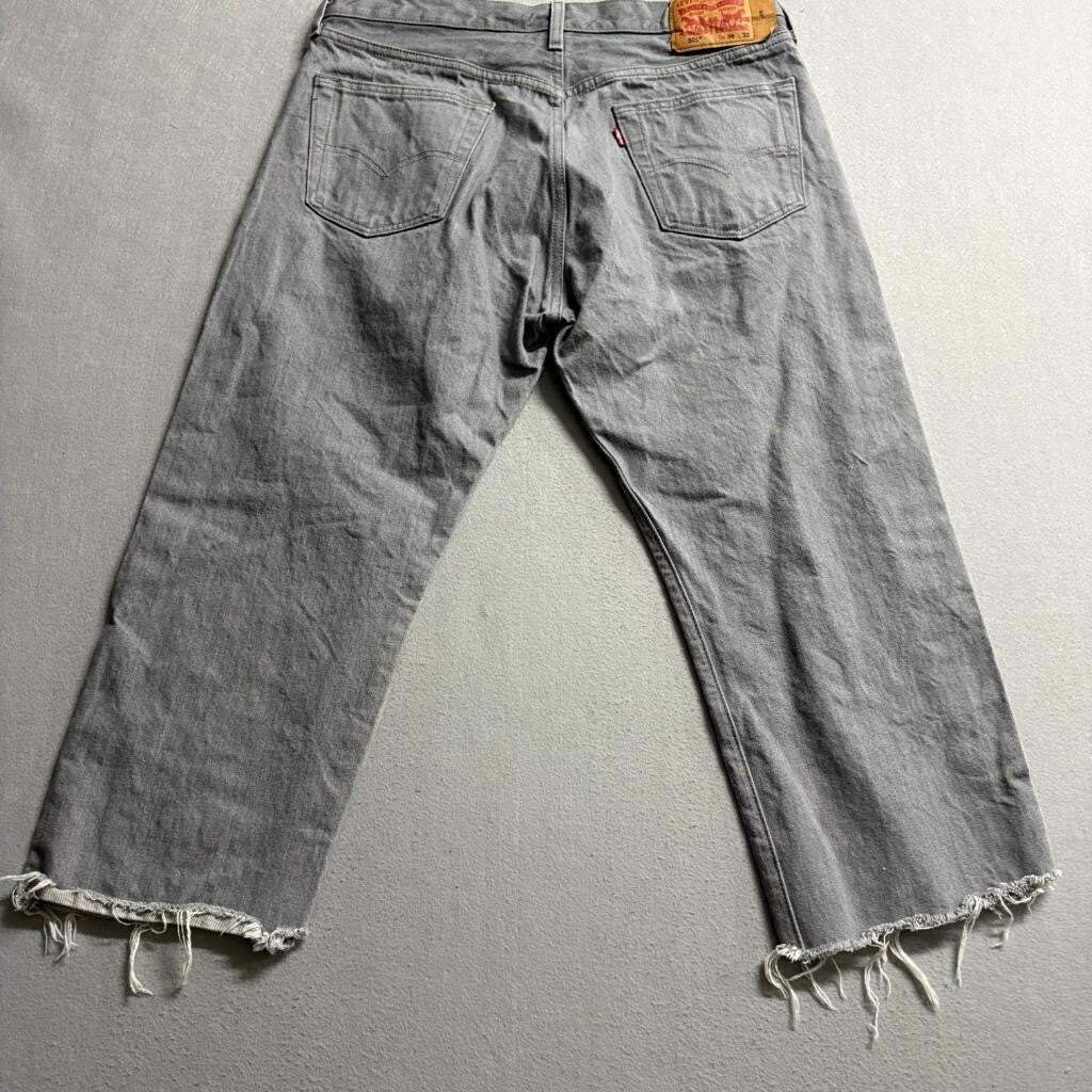 Levis 501 Womens Gray Denim Jeans Cut Off Raw Hem Size 36x32 Actual 35x23.5