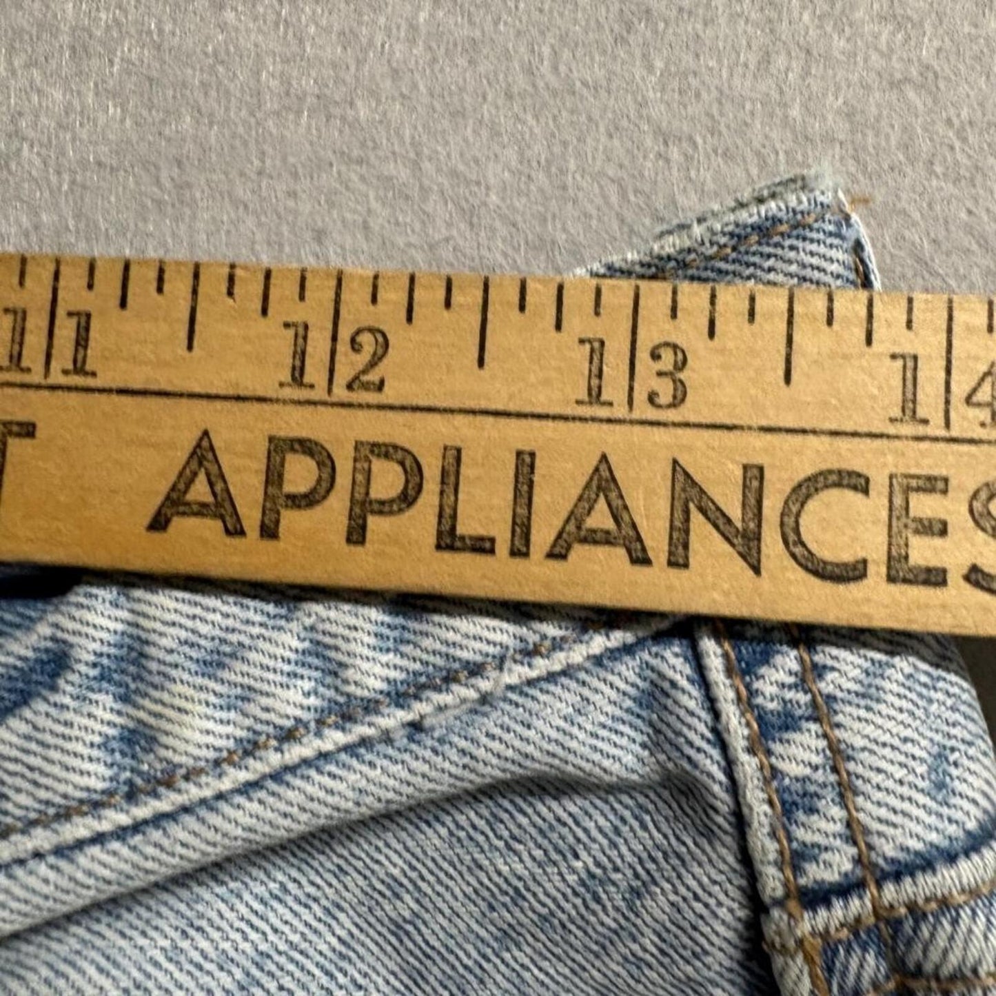 American Eagle 90s Boyfriend Jeans Womens Size 2 Light Wash Distressed Raw Hem