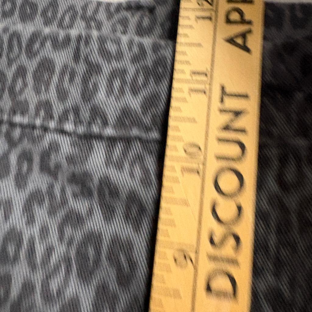 Time and Tru Womens Skinny Jeans Size M 8-10 Gray Leopard Print Stretch Denim