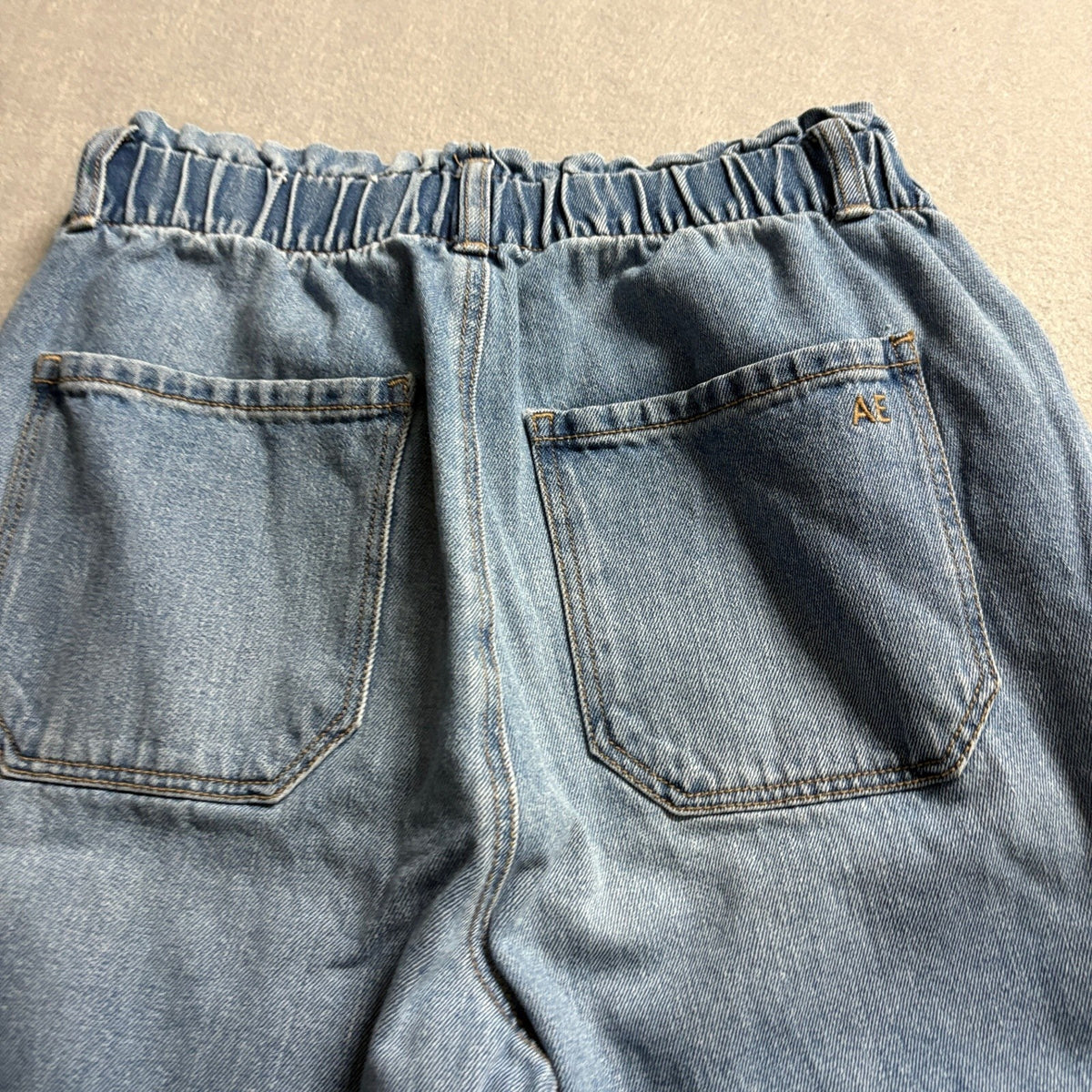 American Eagle Women Size 4 Regular High Rise Elastic Waist Mom Jeans Blue Denim