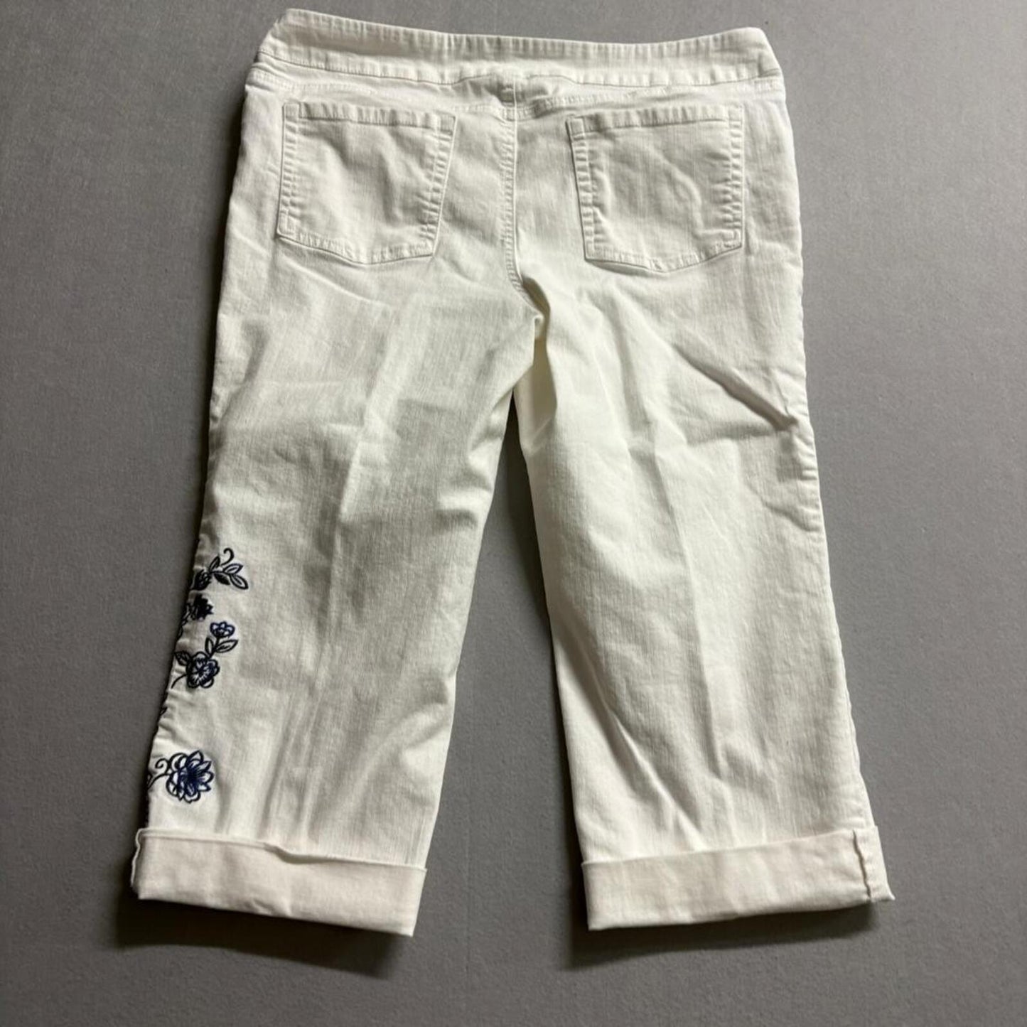 The Pioneer Woman White Embroidered Crop Jeans Womens XL Pull On Floral Cuffed