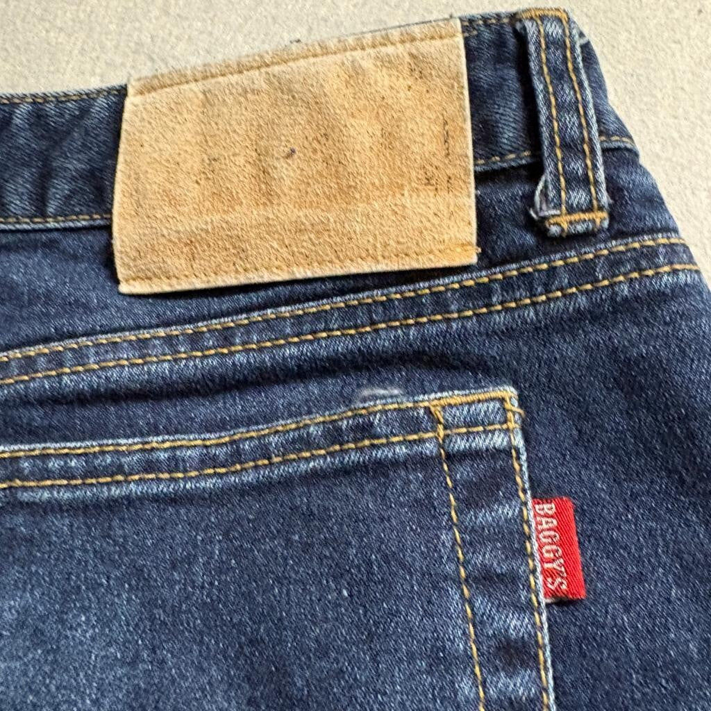 L.A. Baggy Jeans Womens Size 28 Dark Wash Flare Leg Denim Blue Jeans