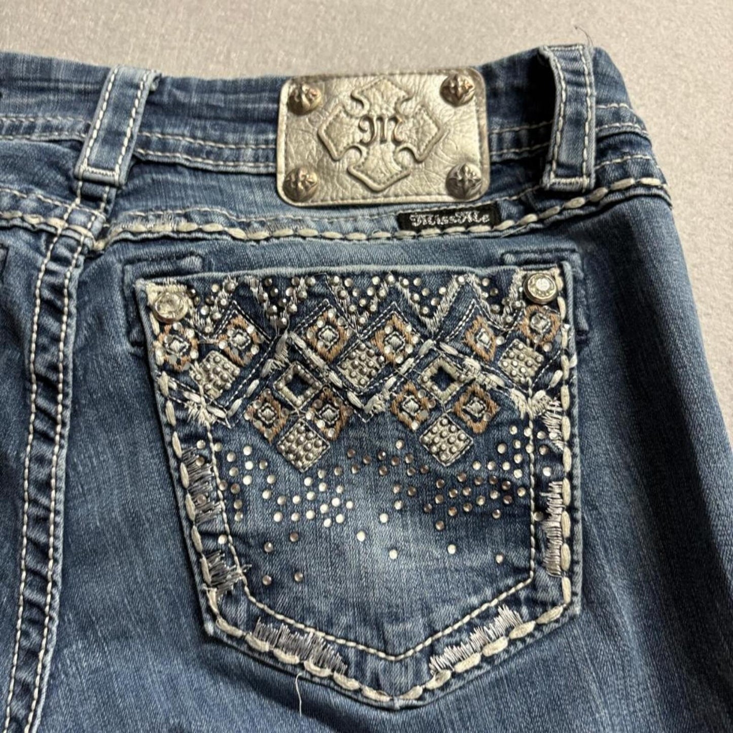 Miss Me Mid Rise Easy Cropped Jeans Womens 29 Blue Denim Embellished Rhinestone