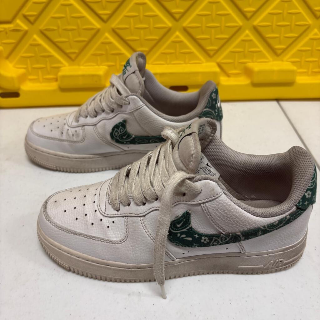 Nike Air Force 1 Low Green Paisley Womens Size 8 White Sneakers DH4406-102