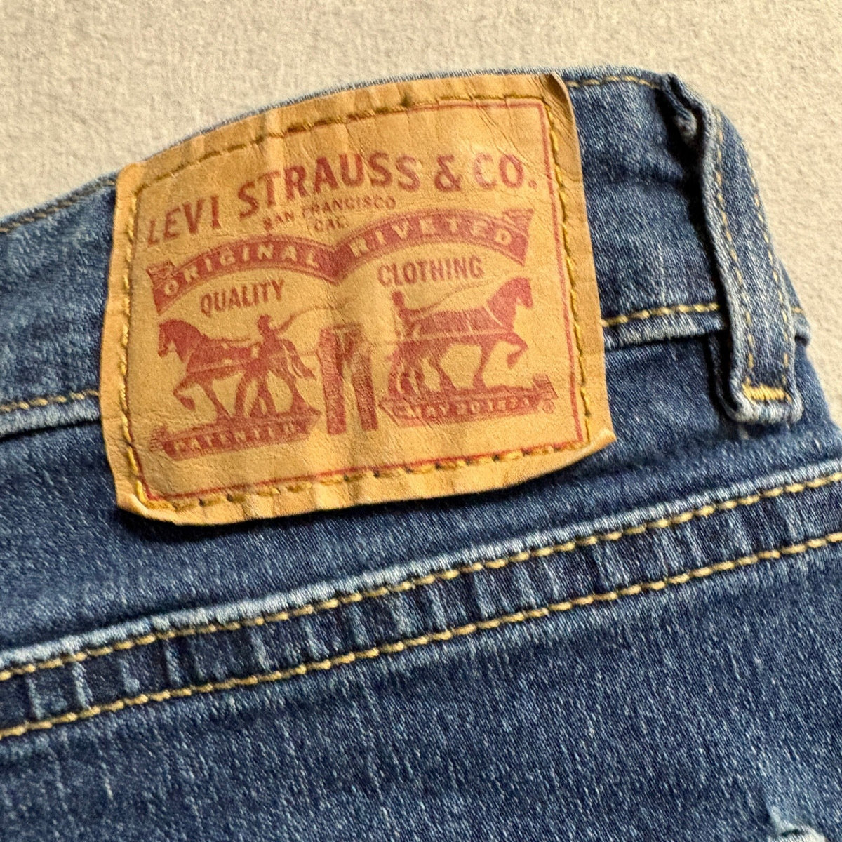 Levi's 725 High Rise Bootcut Jeans Womens 30x32 Blue Denim Front Seam Stretch