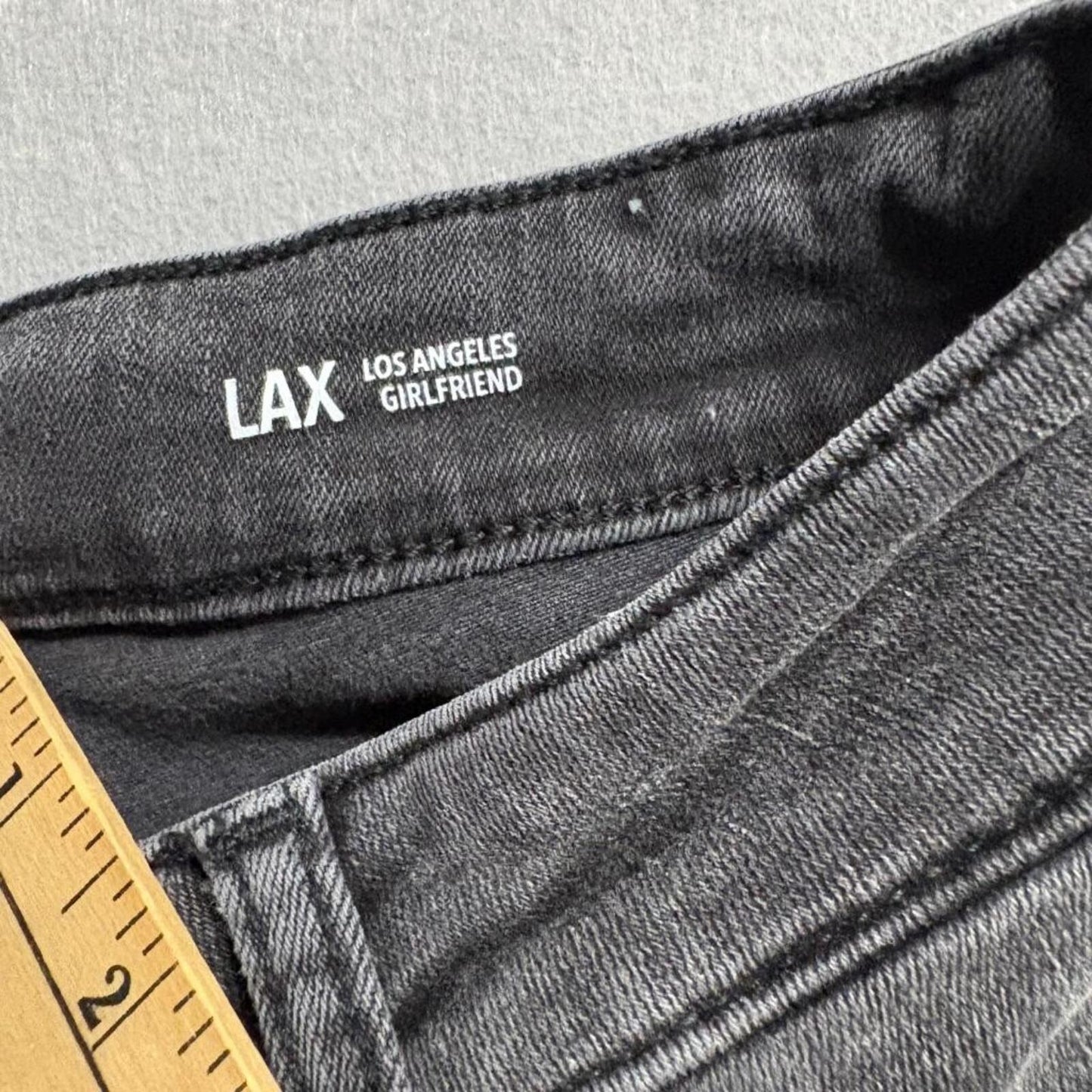 Warp Weft LAX Los Angeles Girlfriend Jeans Womens 6 28 Distressed Gray Denim