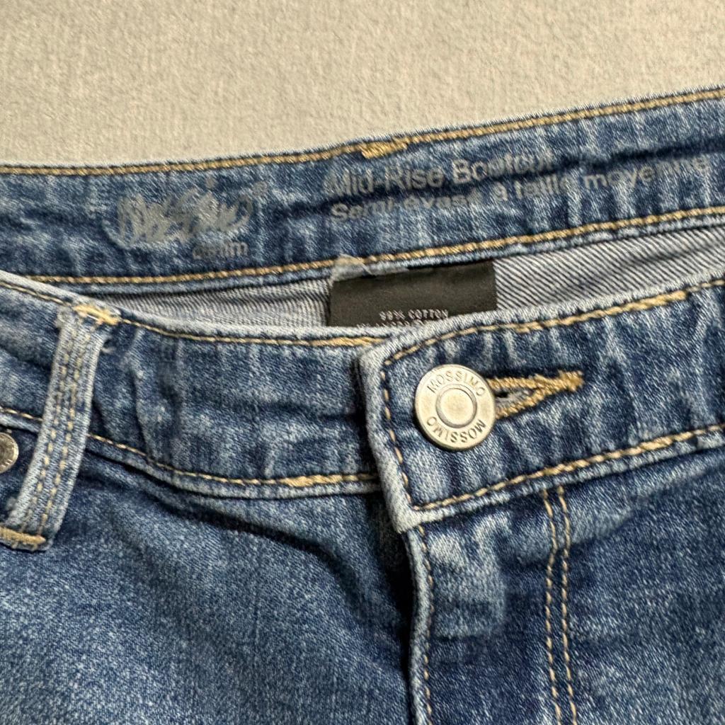 Mossimo Mid Rise Bootcut Jeans Womens Size 8R Blue Denim Stretch